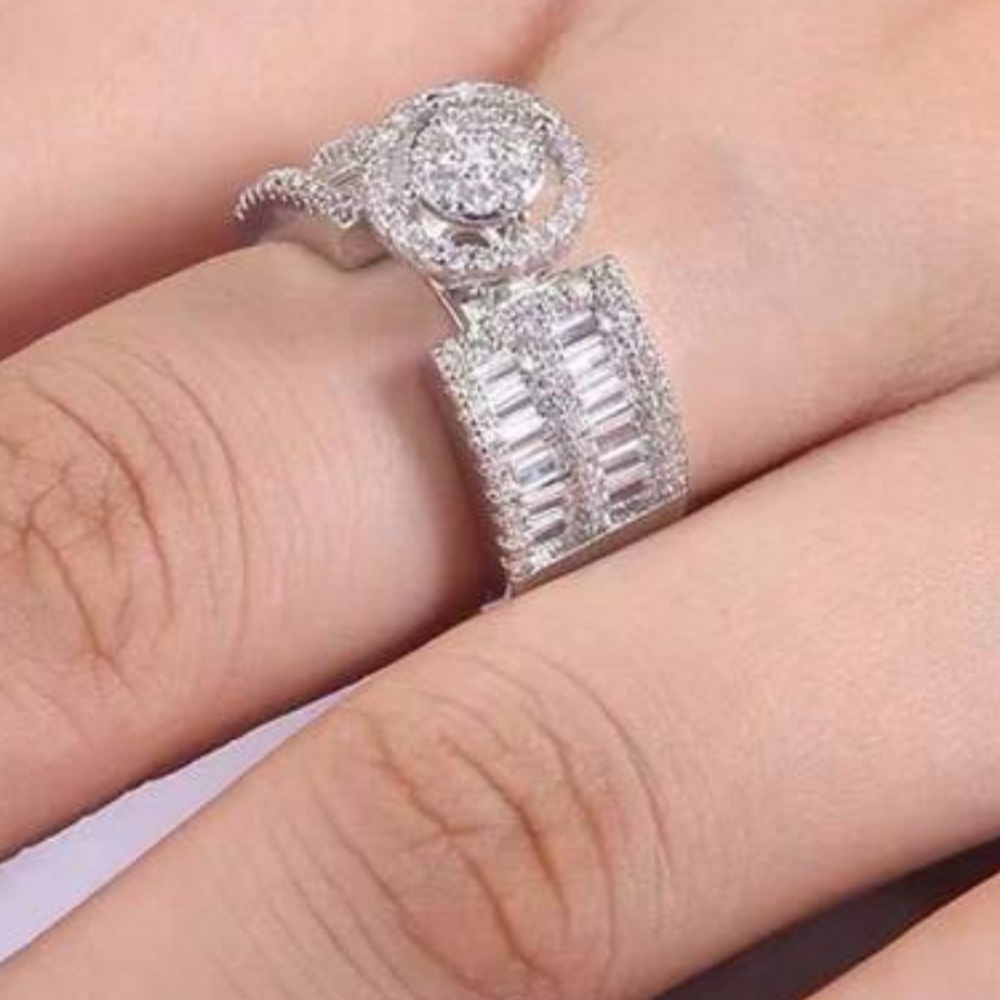 Cubic‎ zirconia very sparkly and shiny beautiful piece
